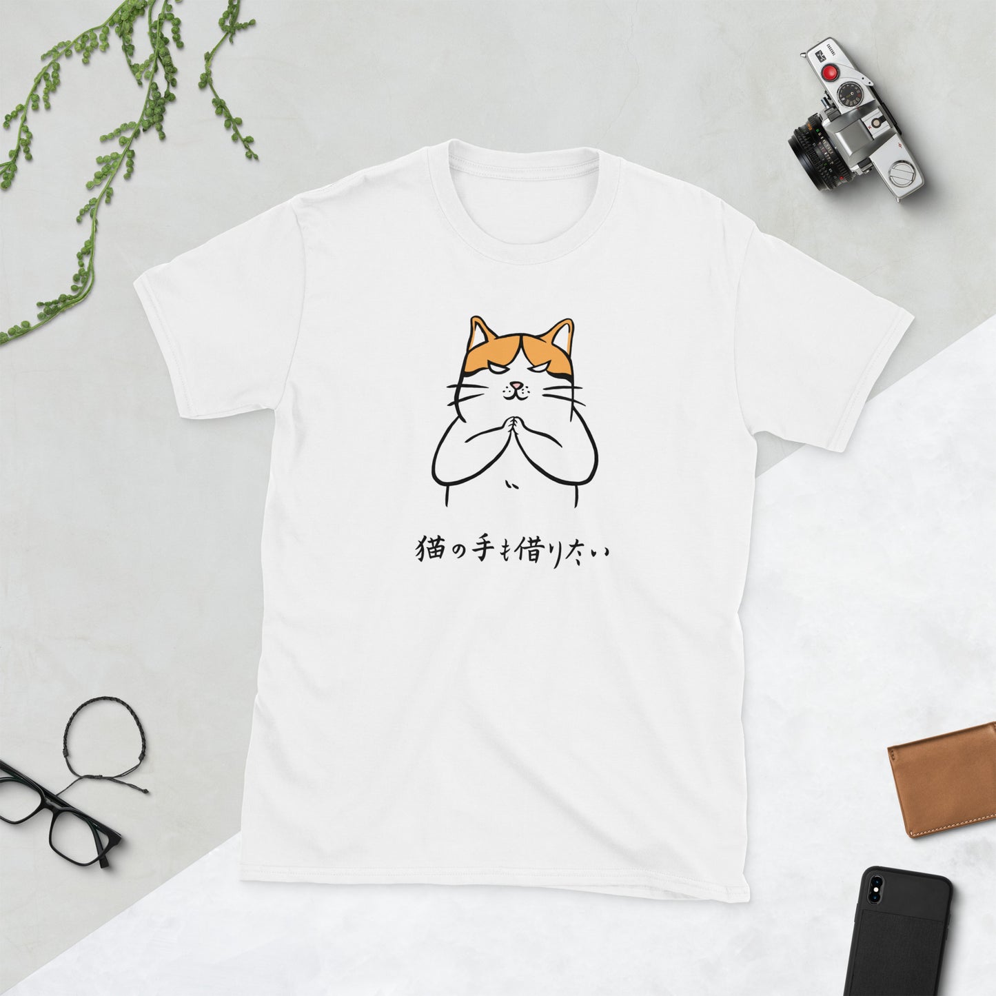 猫の手も借りたい T-Shirt 薄款 White Front | Praying Cat Japanese Text Design 100% Cotton